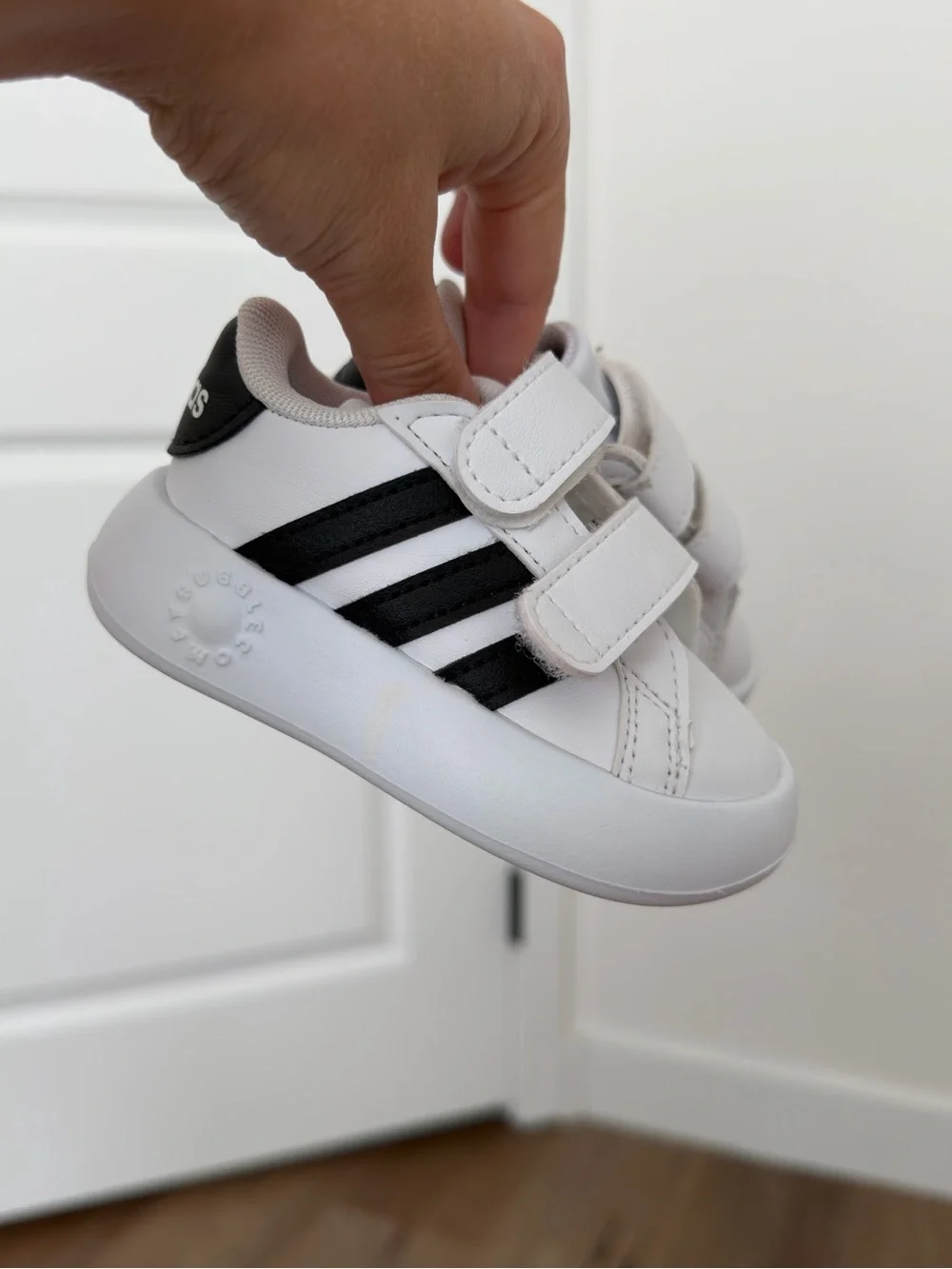 Adidas Grand Bubble Comfort White Black Double Strap Sneakers Size 4c Baby